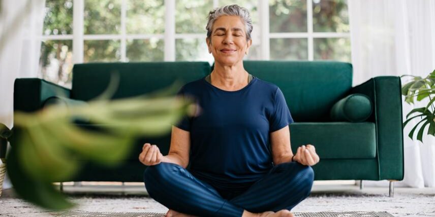 CalmBrain_1459345882_1200x800_9 A woman sitting in a lotus position in front of a green couch